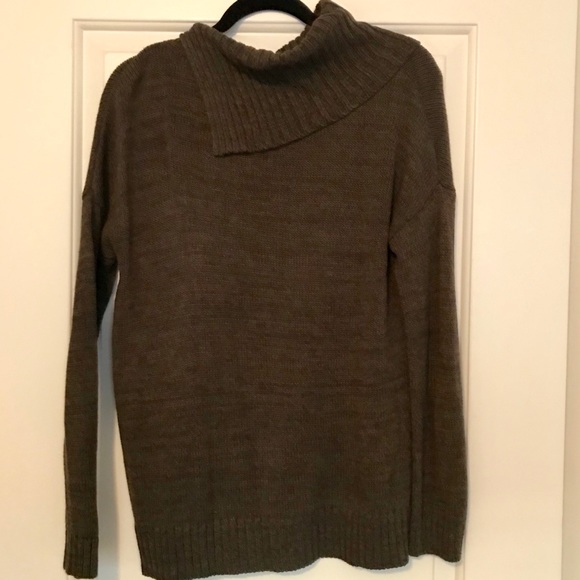 Olive Fold-Over Turtleneck Sweater - Picture 4 of 4